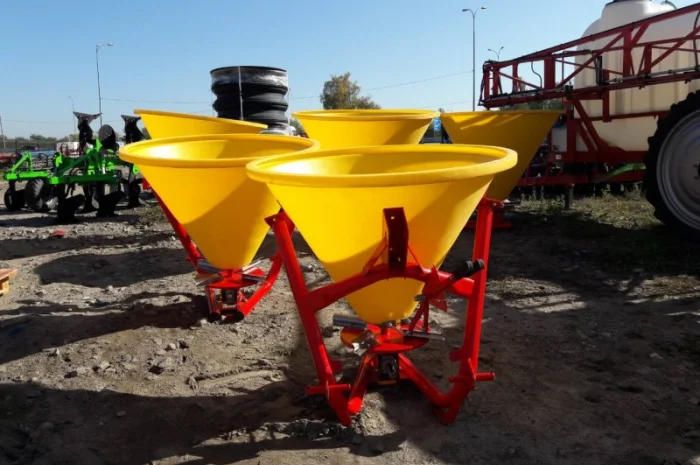 Розкидач мінеральних добрив на 300 кг (бак пластиковий) фірми Jar-Met- фото № 18