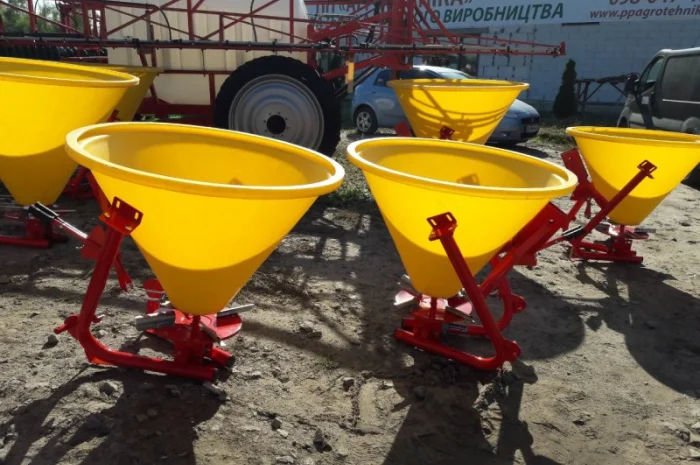 Розкидач мінеральних добрив на 300 кг (бак пластиковий) фірми Jar-Met- фото № 17