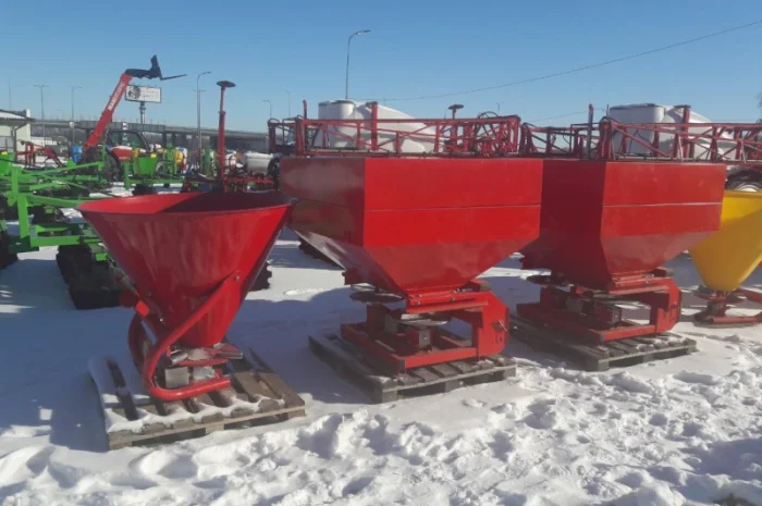 Розкидач мінеральних добрив 1000 кг фірми Jar-Met- фото № 1