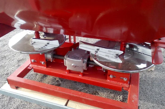 Розкидач міндобрив лійка 1000 кг фірми Jar-Met Польща- фото № 12