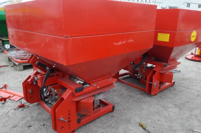 Розкидач міндобрив лійка 1000 кг фірми Jar-Met Польща- фото № 3