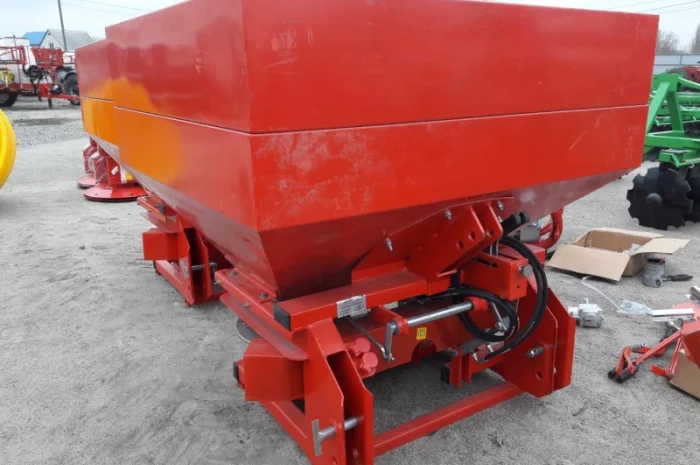 Розкидач міндобрив лійка 1000 кг фірми Jar-Met Польща- фото № 4