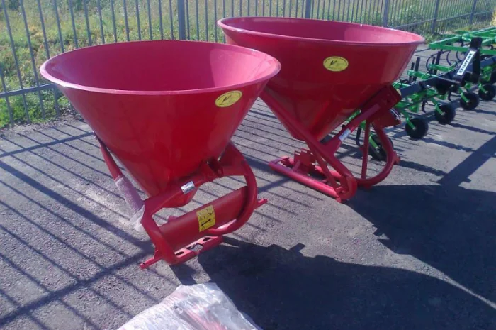 Розкидач мінеральних добрив 500 л Jar Met- фото № 1