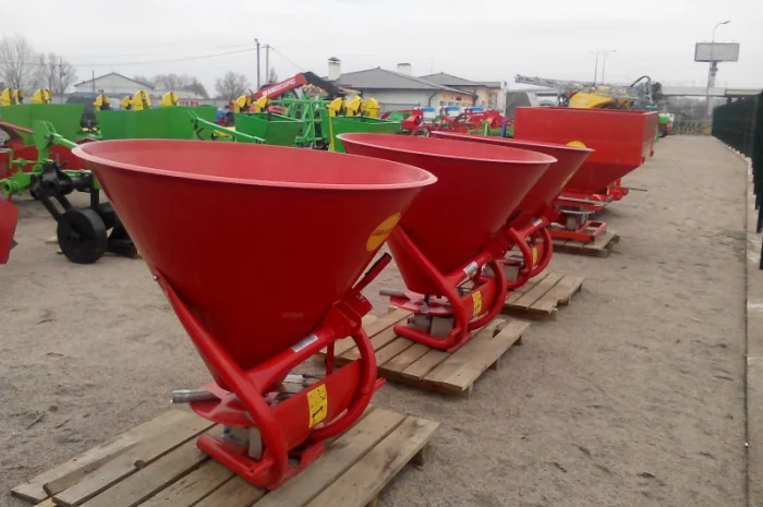 Розкидач мінеральних добрив 500 л Jar Met- фото № 3