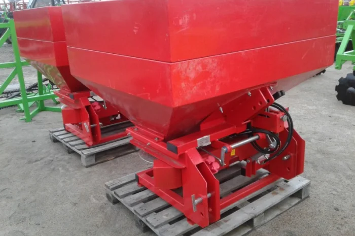 Розкидач 1000 л- фото № 11