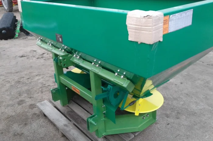 Разбрасыватель удобрений Jar Met 1000 л- фото № 6