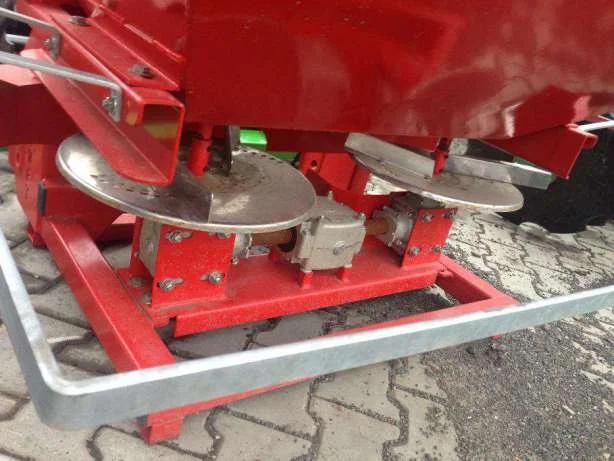 Розкидач добрив 1000 л- фото № 7