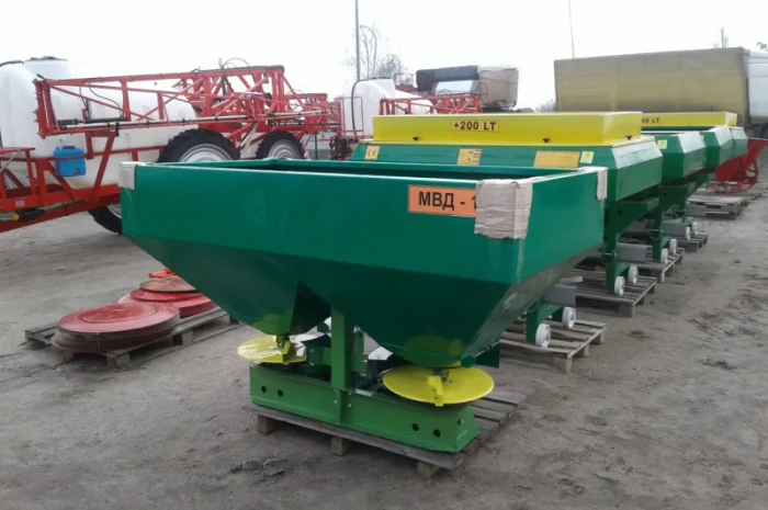 Розкидач добрив 1000 л- фото № 8