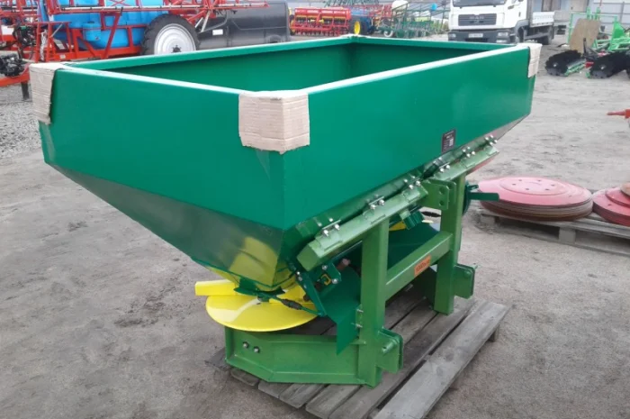 Розкидач добрив 1000 л- фото № 9