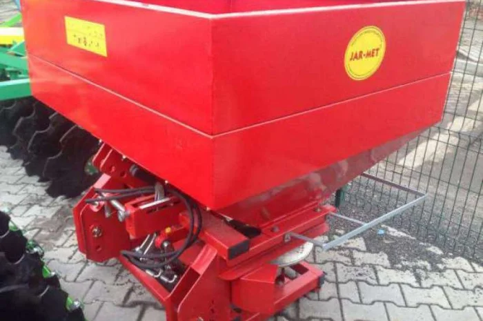 Розкидач мінеральних добрив 1000 л Jar Met- фото № 4