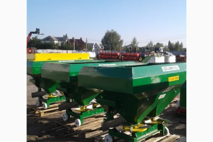 Разбрасыватель удобрений 1000 л- фото № 7