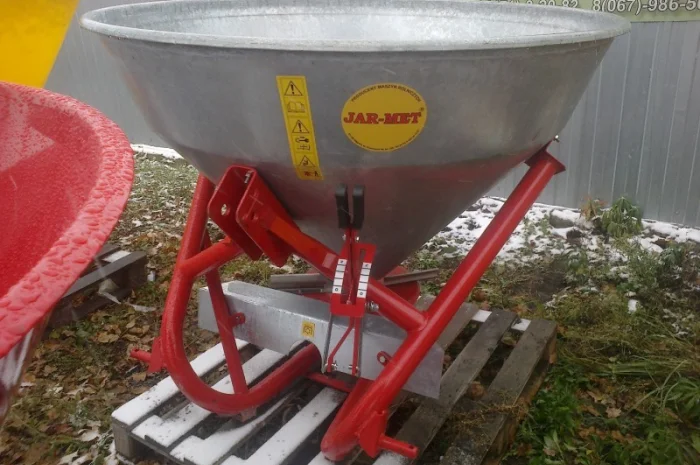 Разбрасыватель минудобрений 650 л- фото № 6