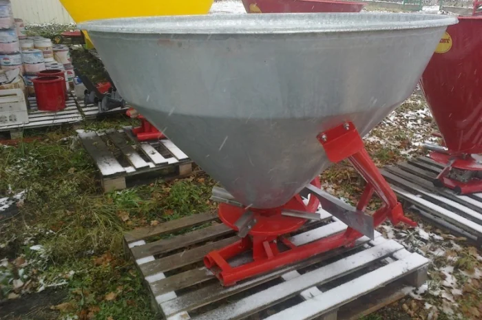 Розкидач міндобрив 650 л- фото № 5