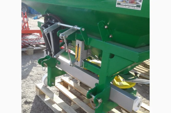 Разбрасыватель минеральных удобрений «LAND FORCE » Турция- фото № 3