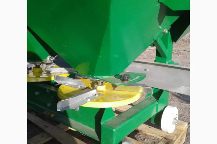 Разбрасыватель минеральных удобрений «LAND FORCE » Турция- фото № 6