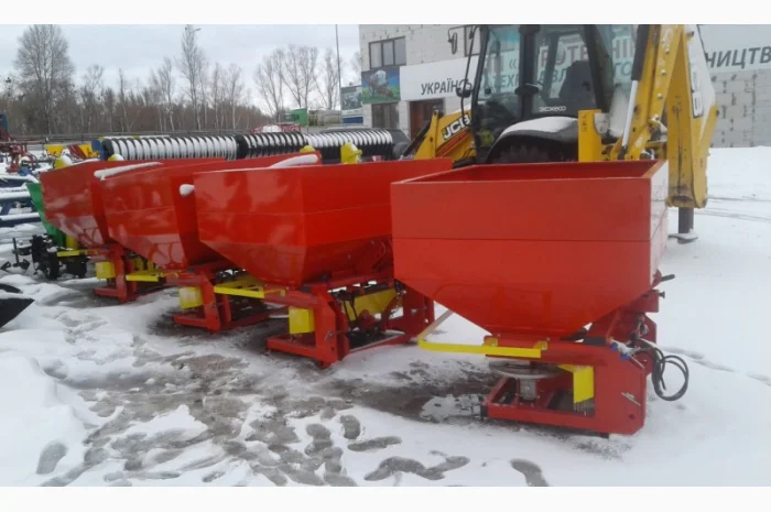 Розкидач міндобрив навісний Jar Met з карданом- фото № 2