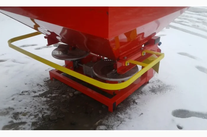 Розкидач міндобрив навісний Jar Met з карданом- фото № 3