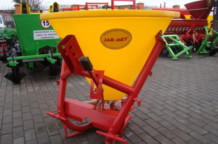 Разбрасыватель минеральных удобрений Jar-met 500 л- фото № 1