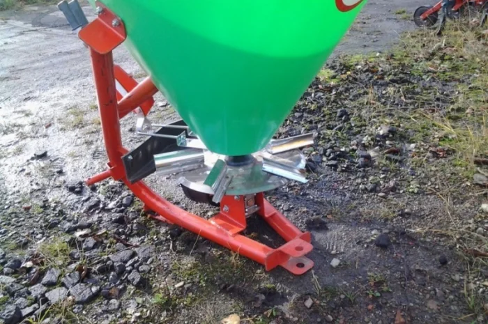 Розкидач мін-добрив 500 л (диски і лопатки із неражвіючої сталі)- фото № 3