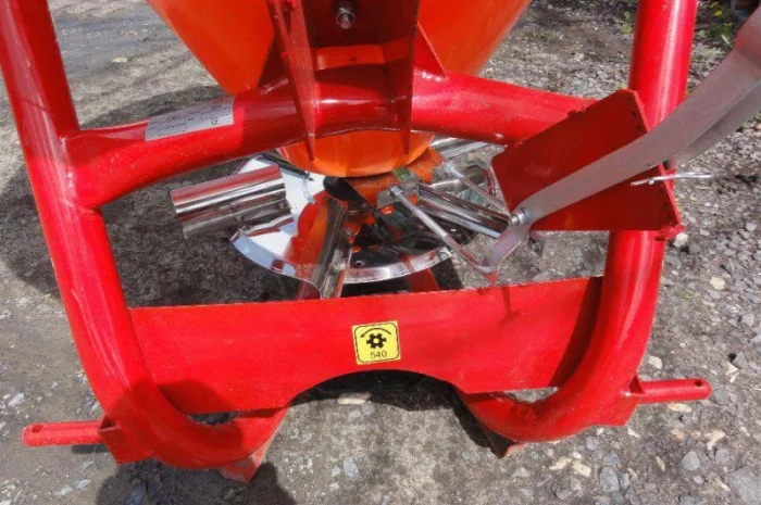 Розкидачі мінеральних добрив 200, 300, 500, 650 л (метал або пластік)- фото № 5