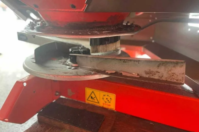 Продається розкидач мінеральних добрив RAUCH AXIS M 30.2 Q-V8 (KUHN)- фото № 4