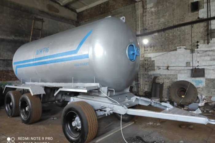 Бочка МЖТ-16 трехосная (для навоза, КАС или воды)- фото № 1