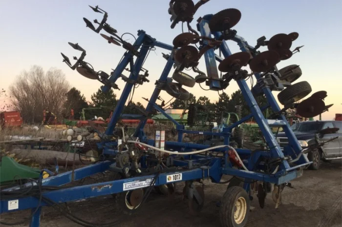 Аппликатор внесения безводного аммиака Blu-Jet Land Walker 17 рядов- фото № 1