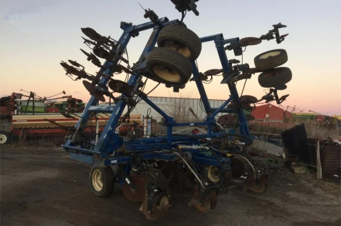 Аппликатор внесения безводного аммиака Blu-Jet Land Walker 17 рядов- фото № 3