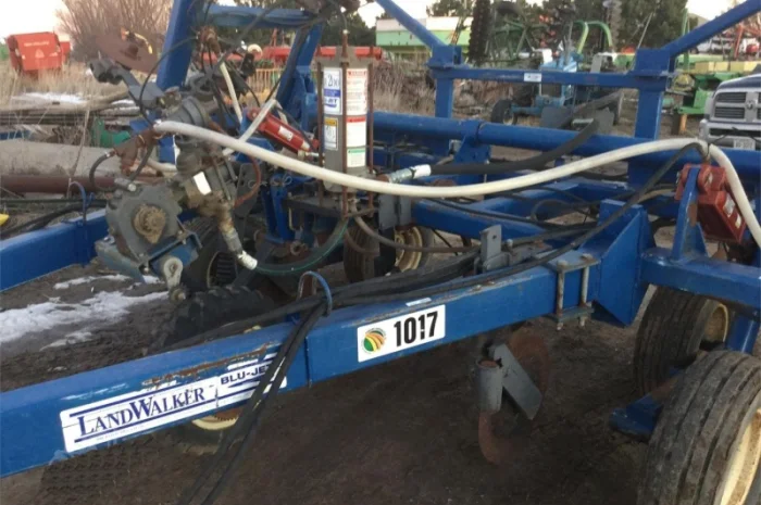 Аппликатор внесения безводного аммиака Blu-Jet Land Walker 17 рядов- фото № 5