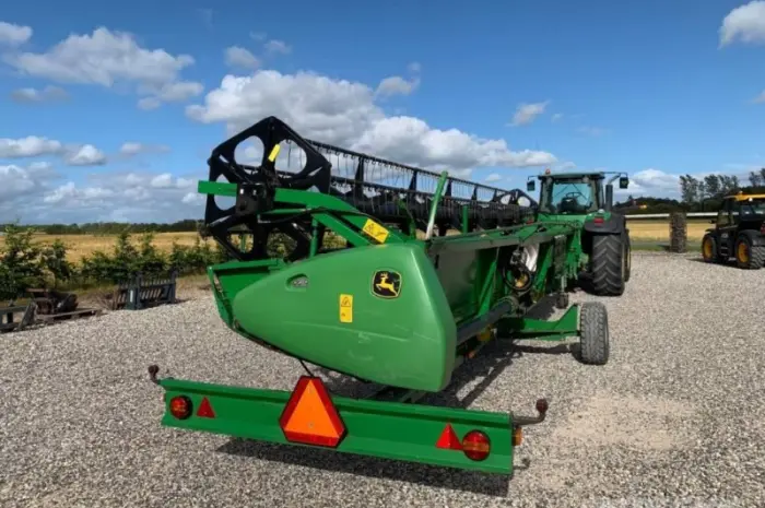 Жниварка JOHN DEERE 630 R- фото № 2