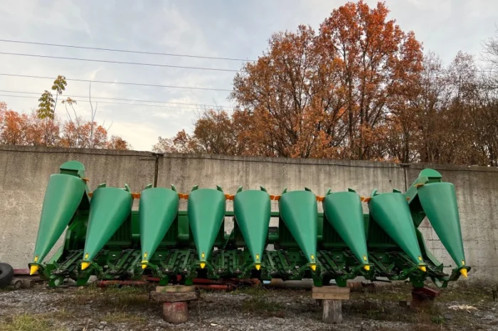 Продам Жатку John Deere 892 8/70 з подрібнювачем- фото № 1