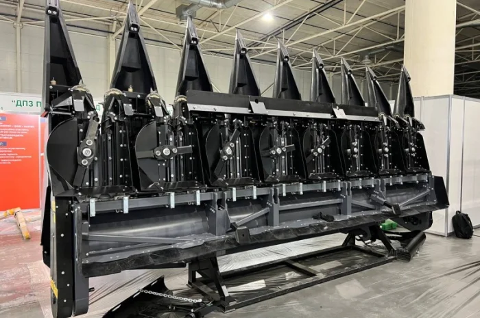 Жниварка для збирання кукурудзи FIELLDAY 8-ми рядкова- фото № 2