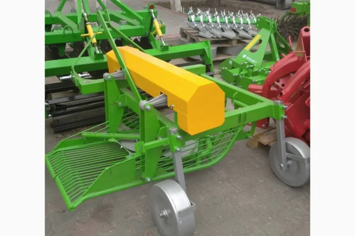 Картоплекопалка, копачка для картоплі вібраційна з викідом на бік BOMET (PL)- фото № 1