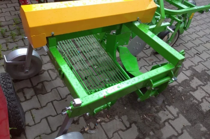 Картоплекопалка, копачка для картоплі вібраційна з викідом на бік BOMET (PL)- фото № 6