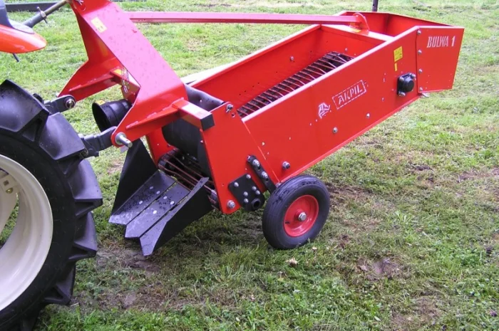 Машина для уборки кртофеля (картофелесборщик)- фото № 1