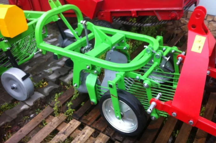 Картоплекопачка копалка вібраційна задній викід Бомет Bomet Польща- фото № 9