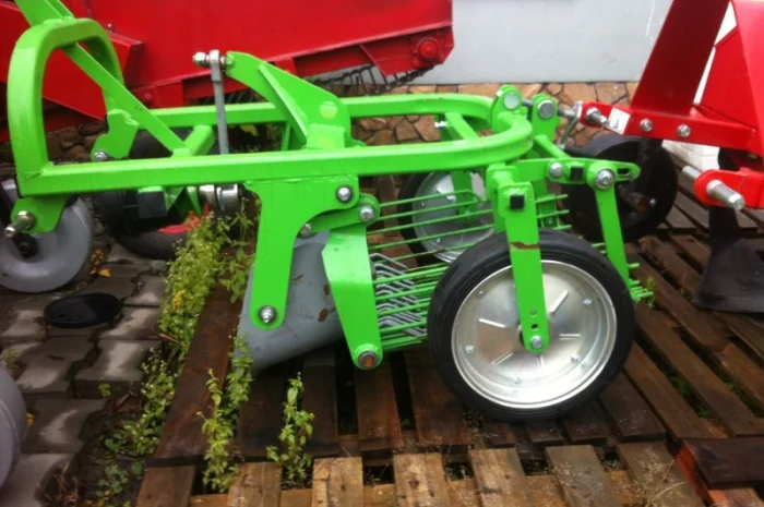 Картоплекопачка копалка вібраційна грохотна задня задній викід назад Бомет- фото № 6