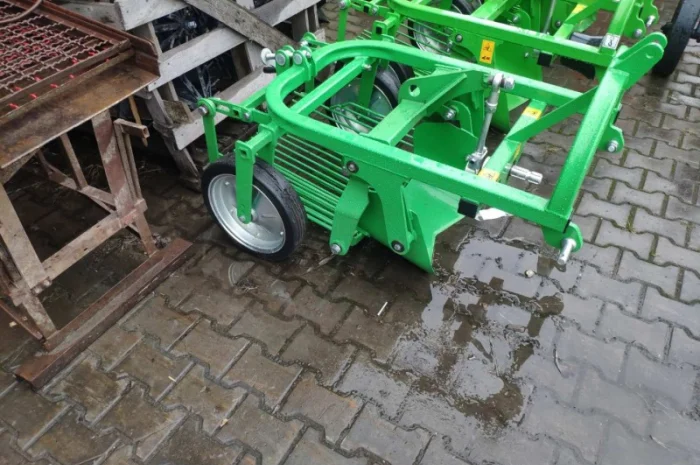 Картоплекопачка копалка вібраційна грохотна трясучка задній викід назад задня Bomet- фото № 3