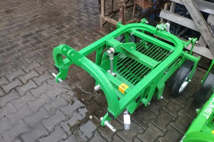 Картоплекопачка копалка вібраційна грохотна трясучка задній викід назад задня Bomet- фото № 6