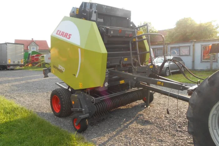 Прес-підбирач Claas VARIANT 370- фото № 1
