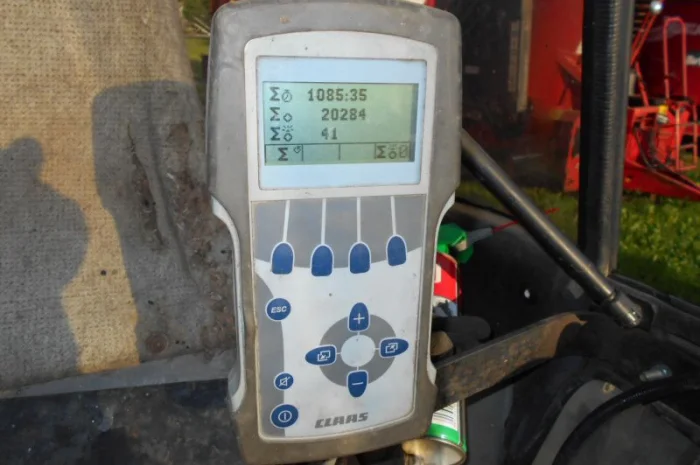 Прес-підбирач Claas VARIANT 370- фото № 4