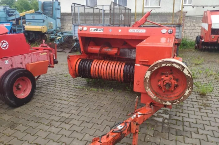 Прес підбирач тюкопрес тюковщик Famarol- фото № 4