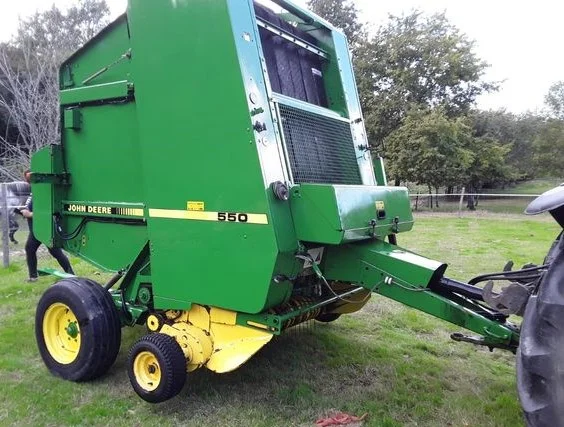 Прес підбирач рулонний John Deere 550- фото № 6