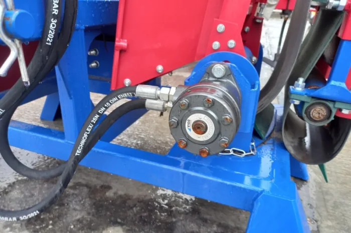 Подрібнювач гілок PG-160T-КR навісний на трактор з поворотною транспортувальною стрічкою- фото № 8