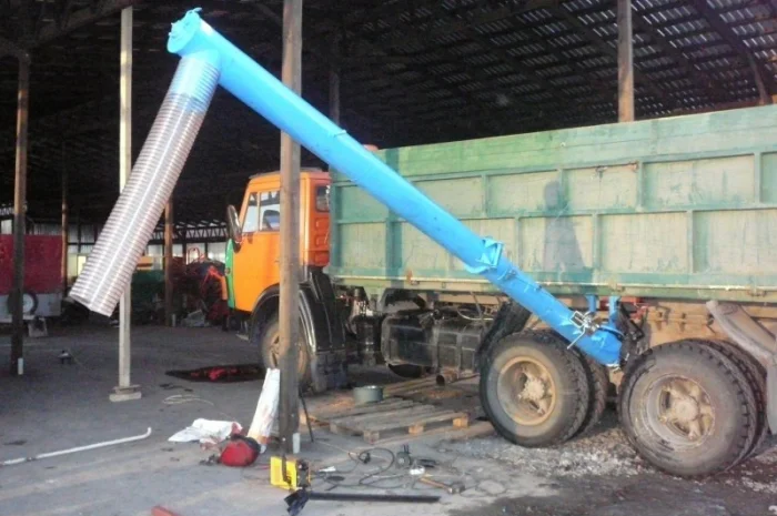 Загрузчик сеялок боковой на камаз, прицеп- фото № 3