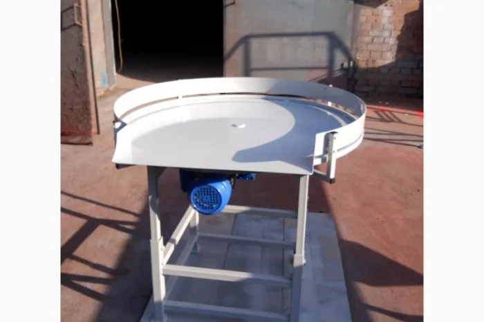 Конвеєр і стіл нопичення. Поворотний сті- фото № 1