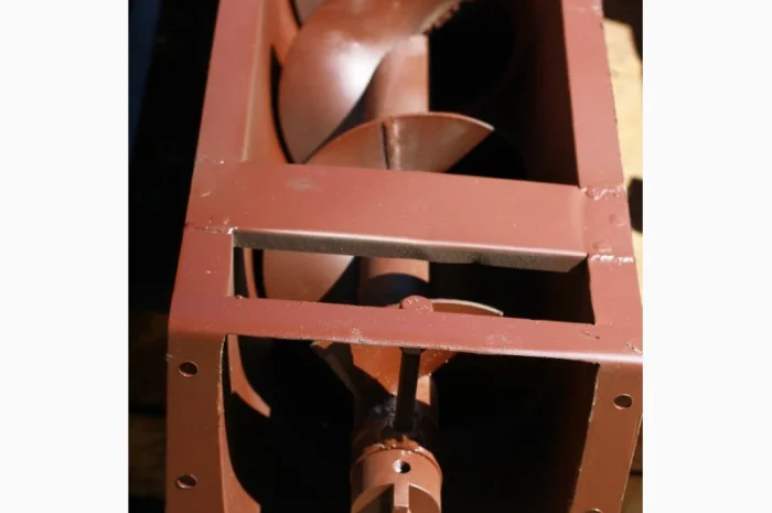 Шнековый (винтовой) погрузчик в лотке (желобе). Производство. Доставка- фото № 2