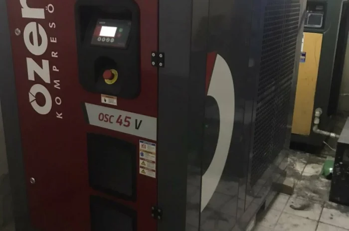 Гвинтовий компресор 15 бар, для видування ПЕТ тари -пляшок, лазерної різки- фото № 2