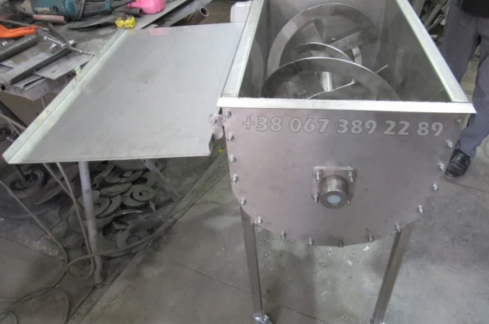 Смеситель (миксер) ленточный на 100 литров их нержавеющей стали для сыпучих пищевых прод- фото № 3