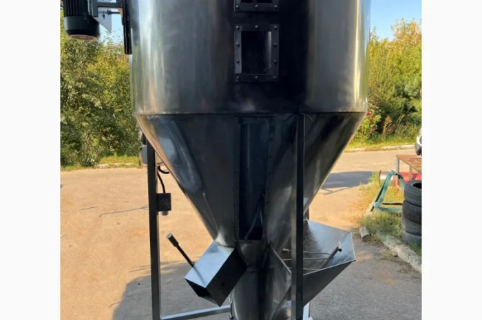 Вертикальний змішувач для продуктів з нержавіючої сталі 304. 2000 літрів- фото № 1